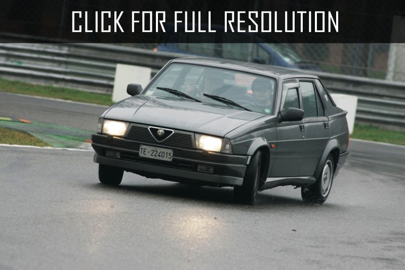 Alfa Romeo 75 3.0 v6