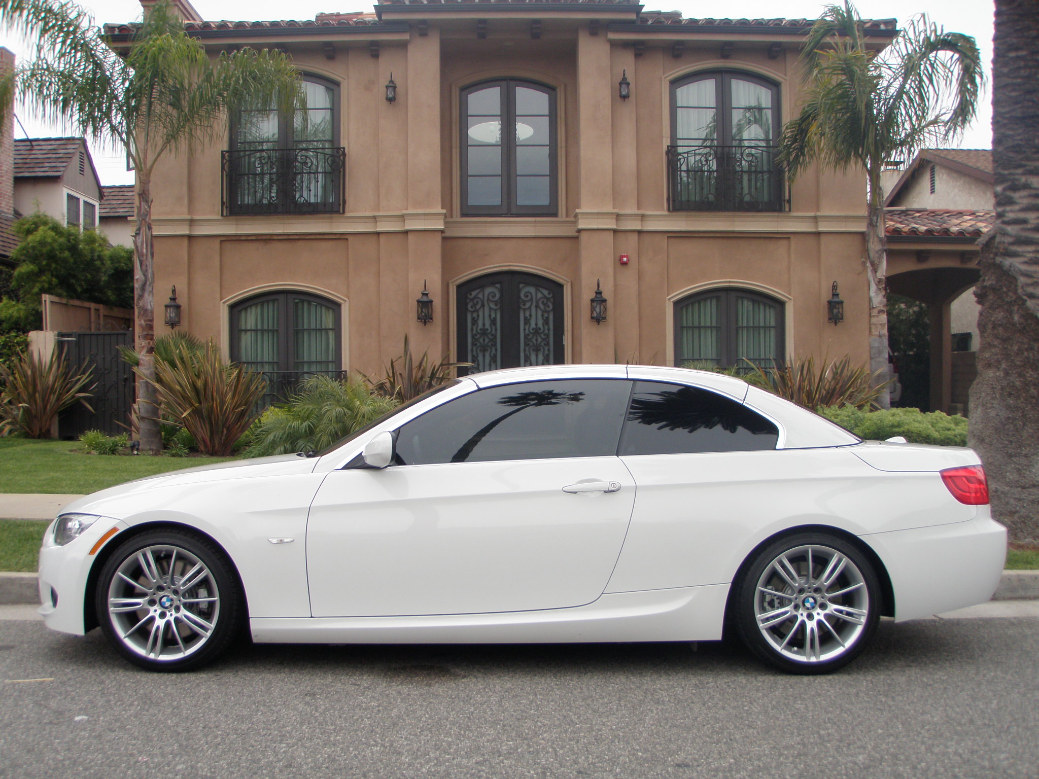 Bmw 335i Hardtop Convertible reviews, prices, ratings with various photos