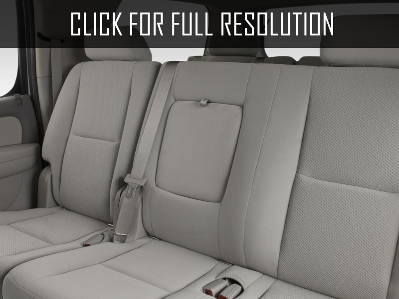 Chevrolet Suburban 8 Seater