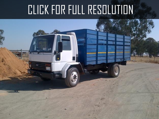 Ford Cargo 0813