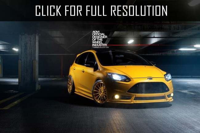 Ford Focus ST yellow