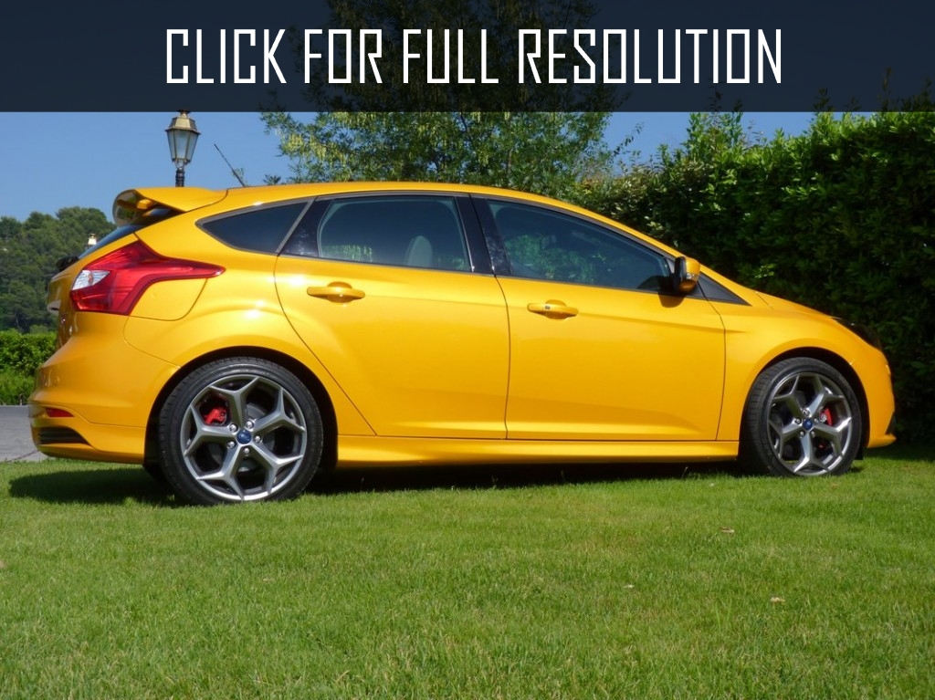 Ford Focus Yellow