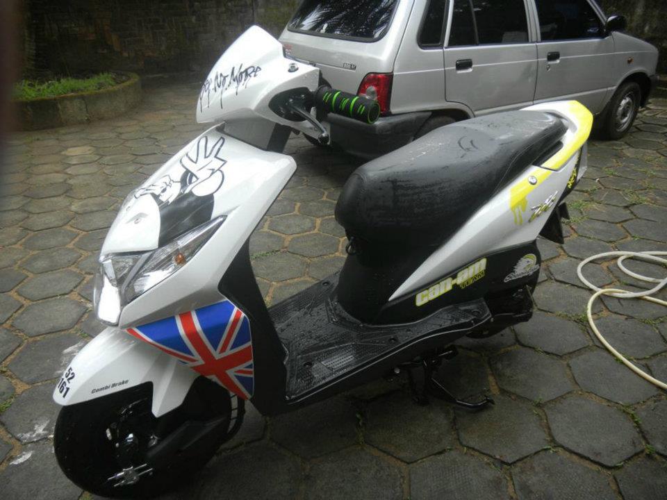 Scooty Stickering Honda Dio Modified