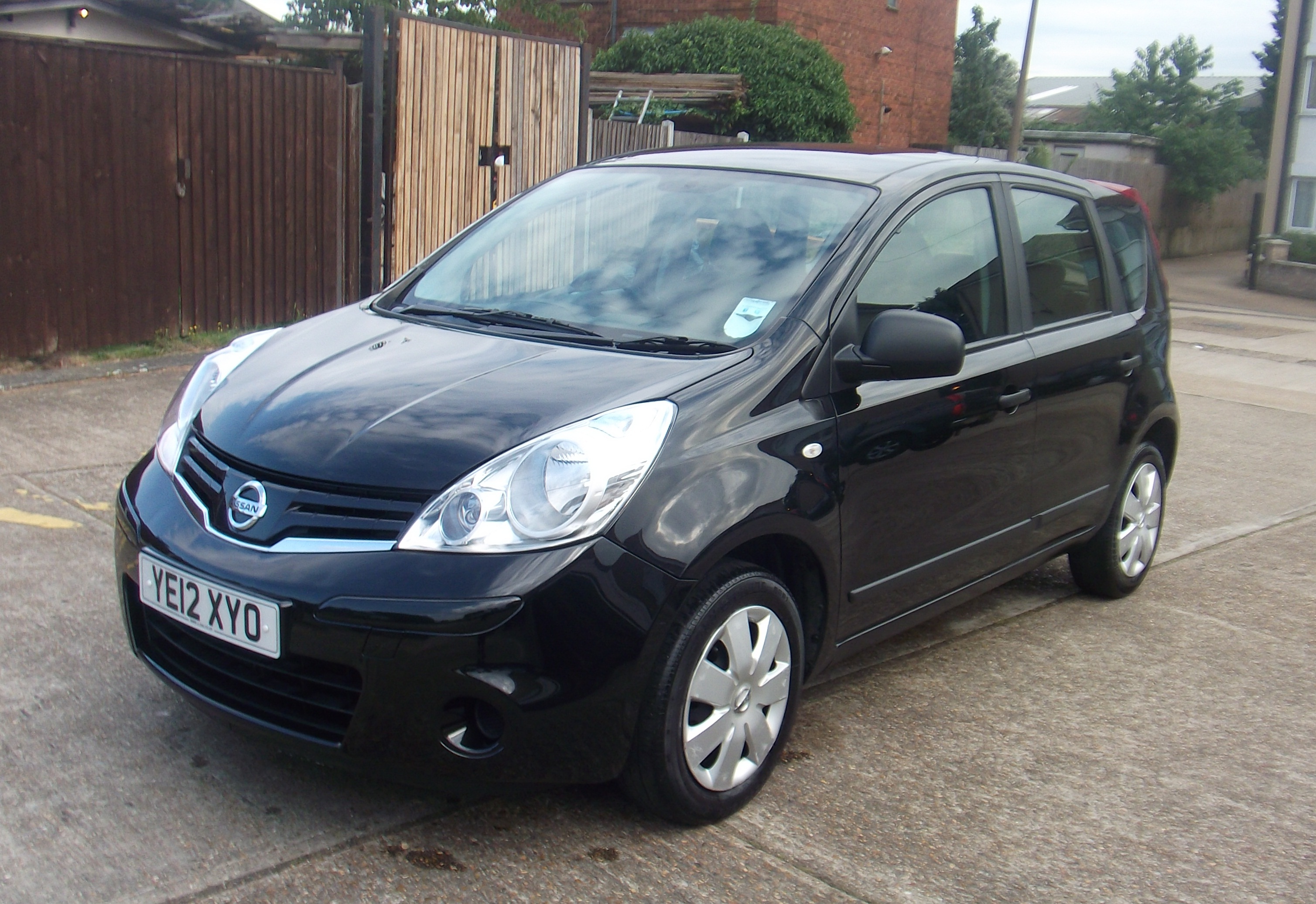 Nissan Note Black