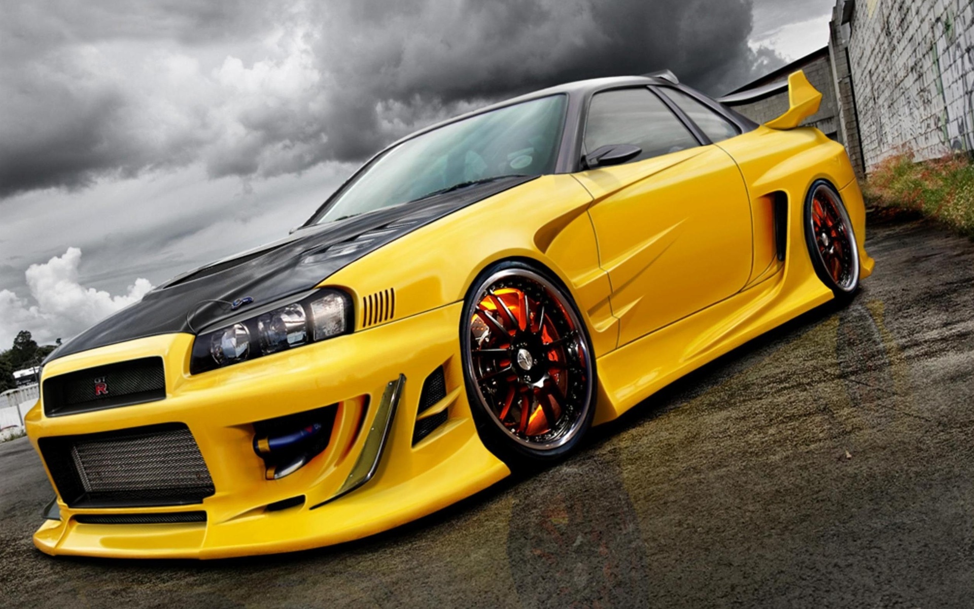 Nissan Skyline Yellow