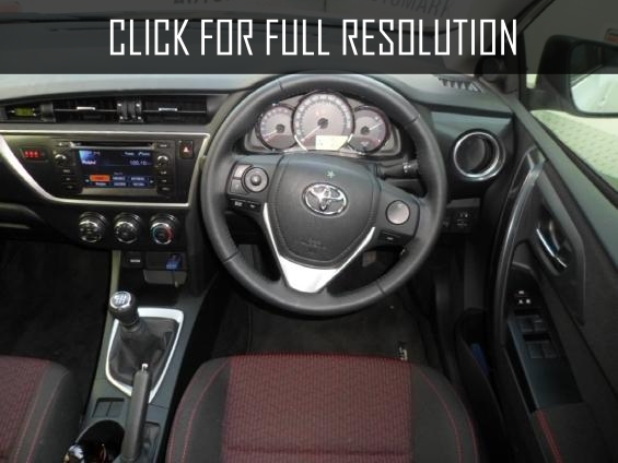 Toyota Auris Xs 2014