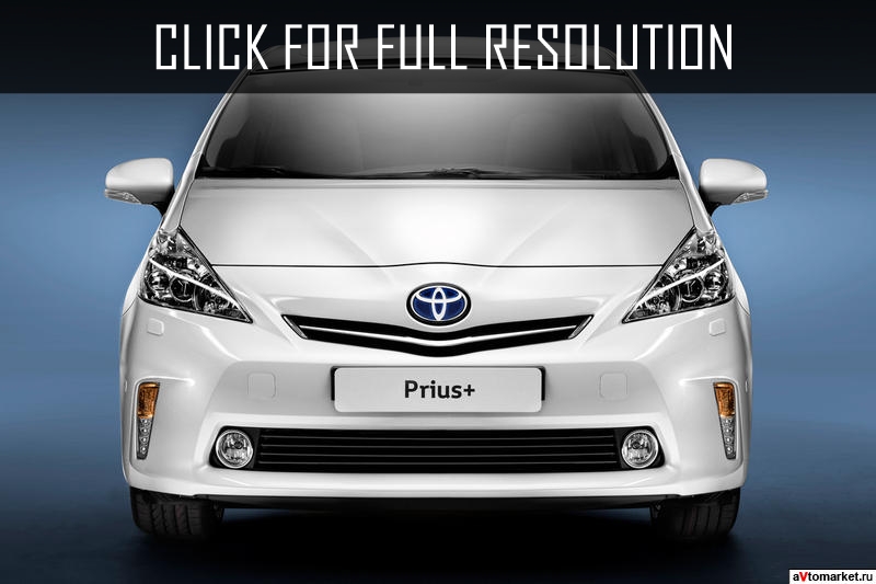 Toyota Prius Wagon 2015