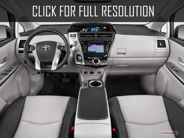 Toyota Prius Wagon 2015