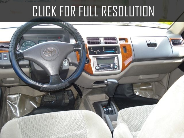 Toyota Revo 2014