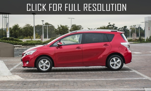 Toyota Verso Red