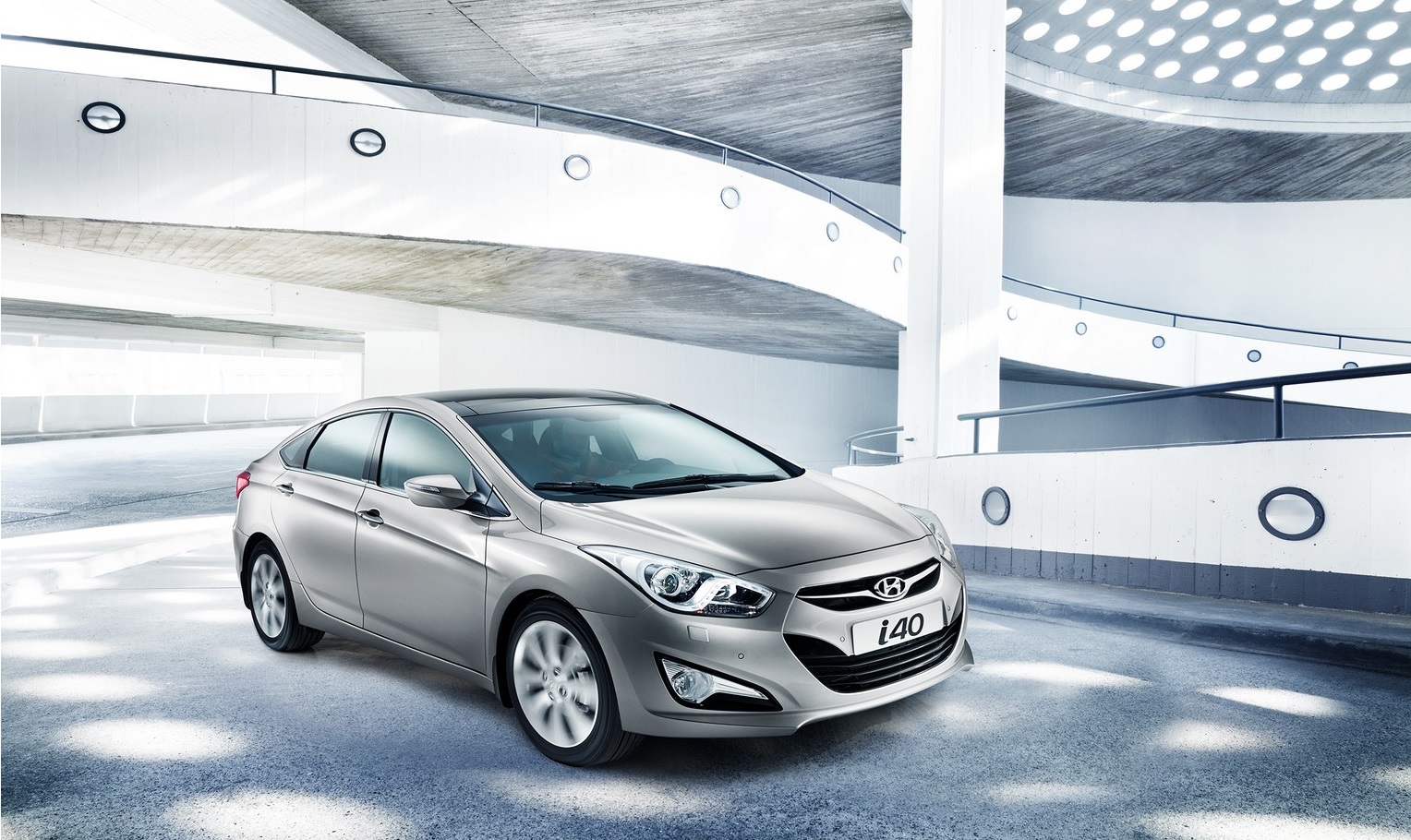 Stylish sedan Hyundai i40 2014