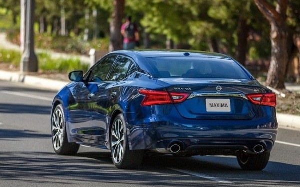 2016 Nissan maxima