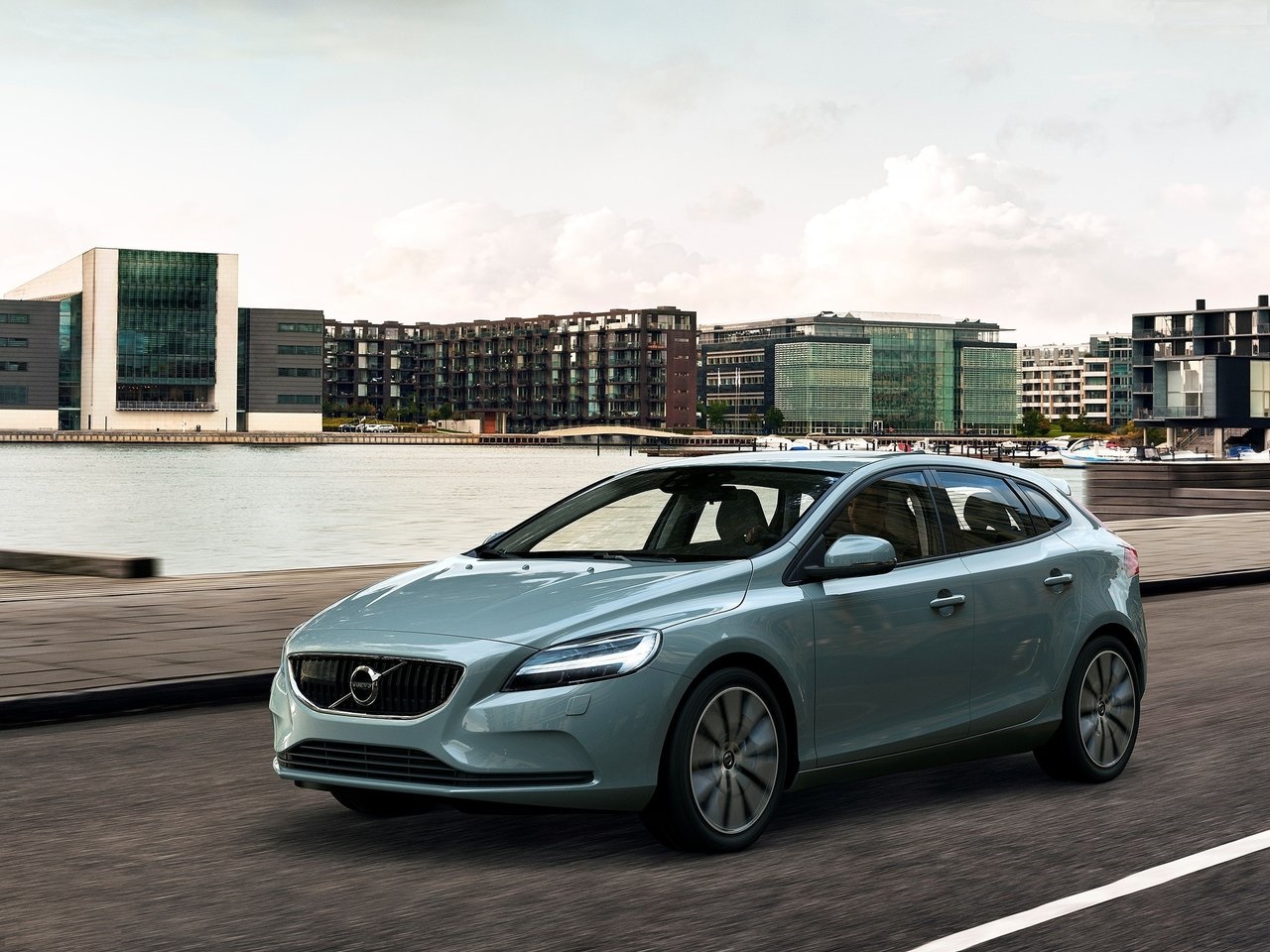 2017 Volvo v40