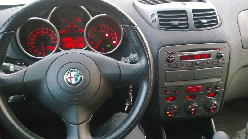 Alfa Romeo 147 2.0 distinctive