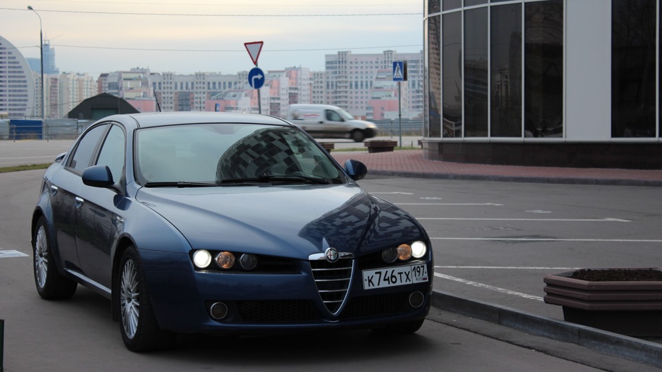 Alfa Romeo 159 blue