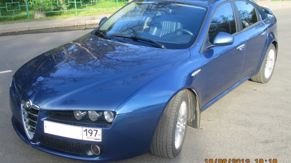 Alfa Romeo 159 blue