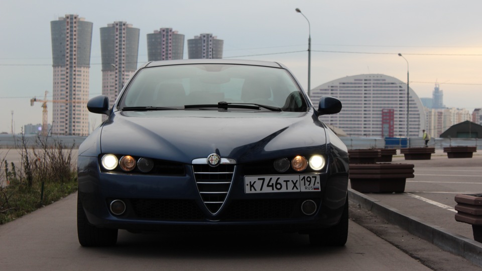 Alfa Romeo 159 blue