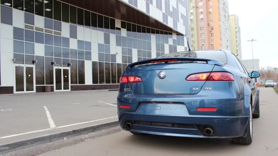 Alfa Romeo 159 blue