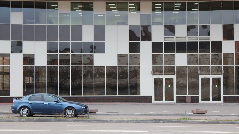 Alfa Romeo 159 blue