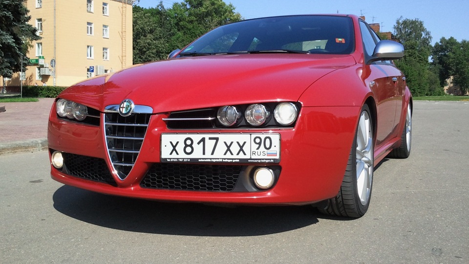 Alfa Romeo 159 TI red