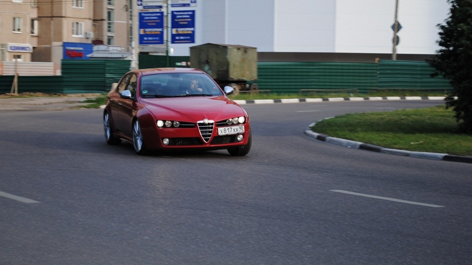 Alfa Romeo 159 TI red