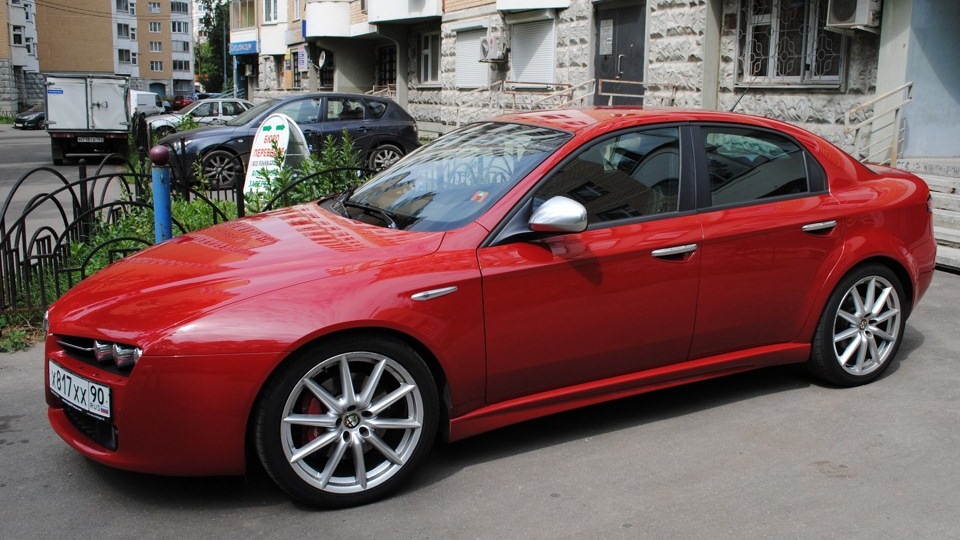 Alfa Romeo 159 TI red