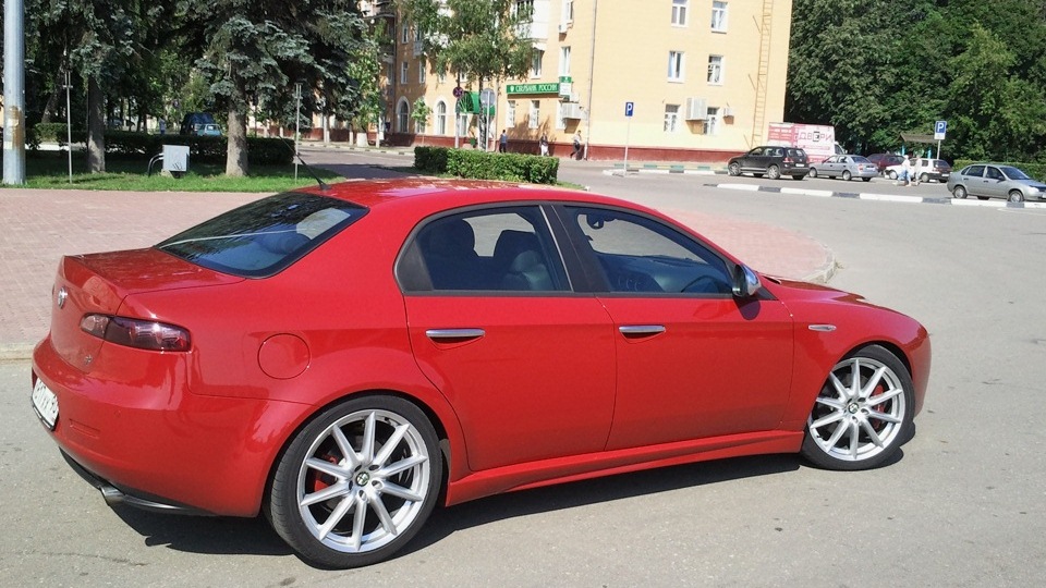 Alfa Romeo 159 TI red