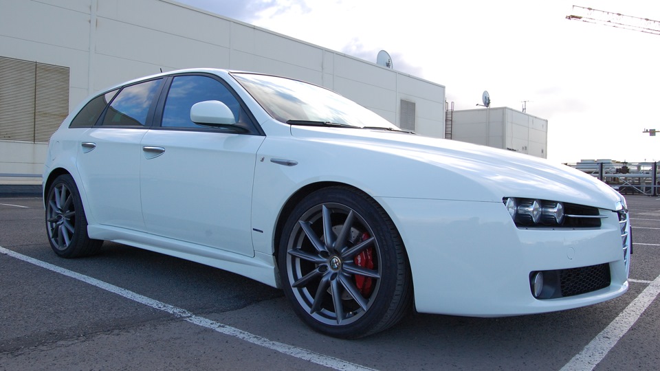 Alfa Romeo 159 white