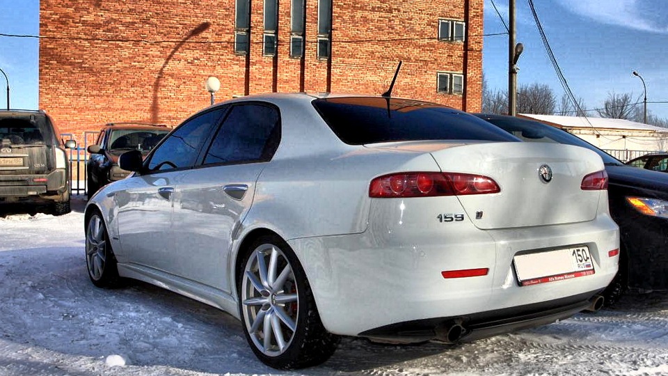 Alfa Romeo 159 white