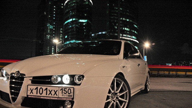 Alfa Romeo 159 white