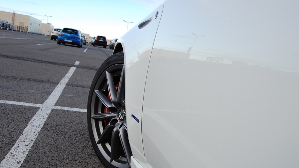 Alfa Romeo 159 white