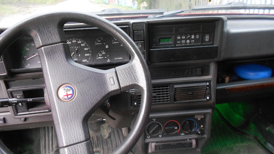 Alfa Romeo 75 1.6