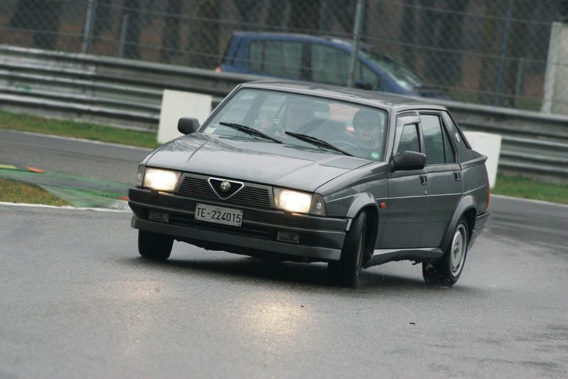 Alfa Romeo 75 3.0 v6