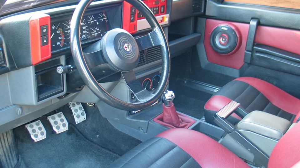 Alfa Romeo 75 3.0
