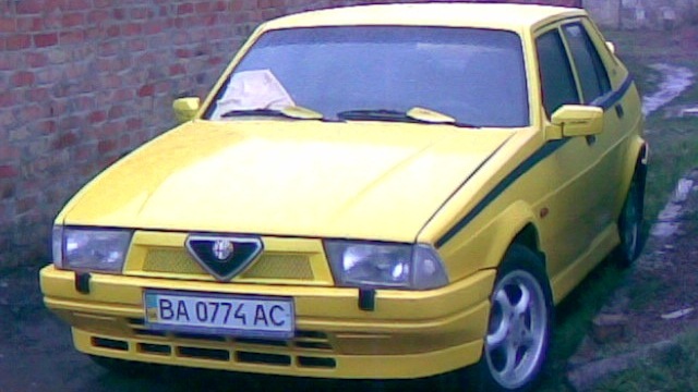 Alfa Romeo 75 Quadrifoglio