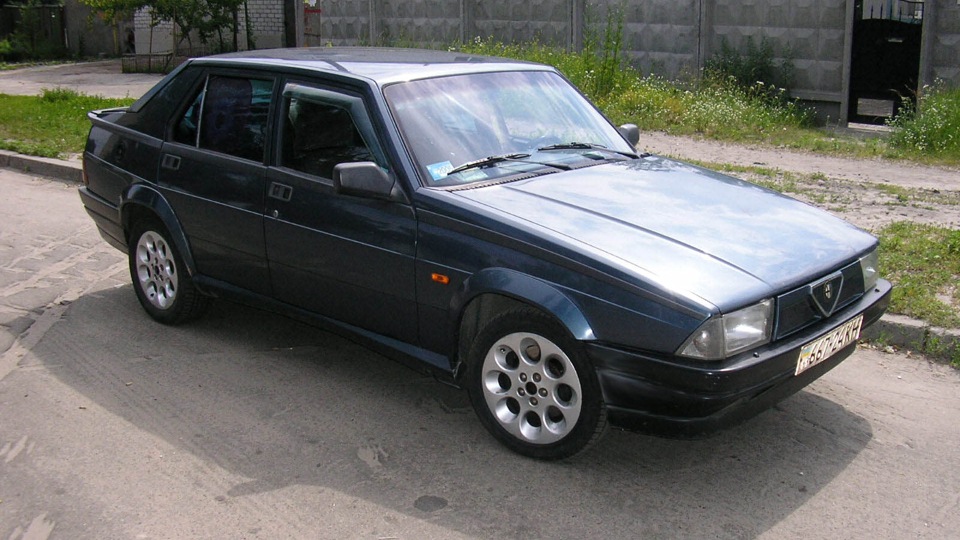 Alfa Romeo 75 Quadrifoglio