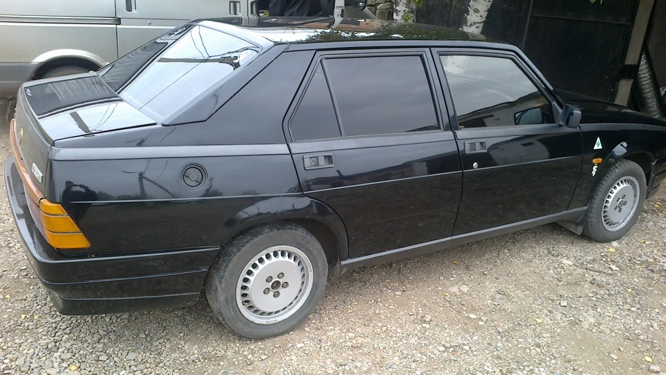 Alfa Romeo 75 Quadrifoglio
