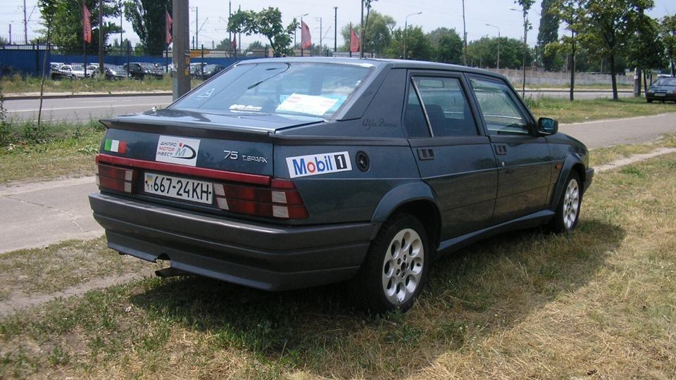 Alfa Romeo 75 Quadrifoglio