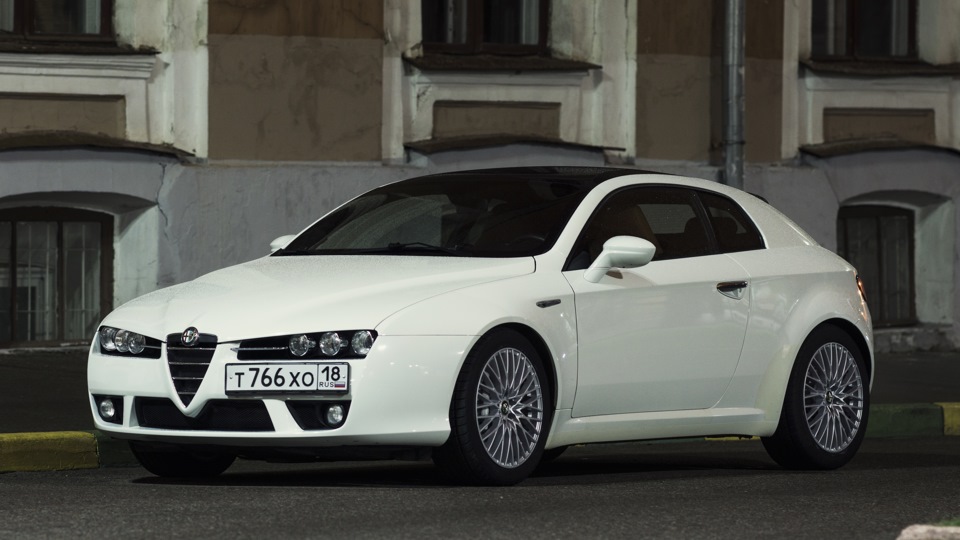 Alfa Romeo Brera white