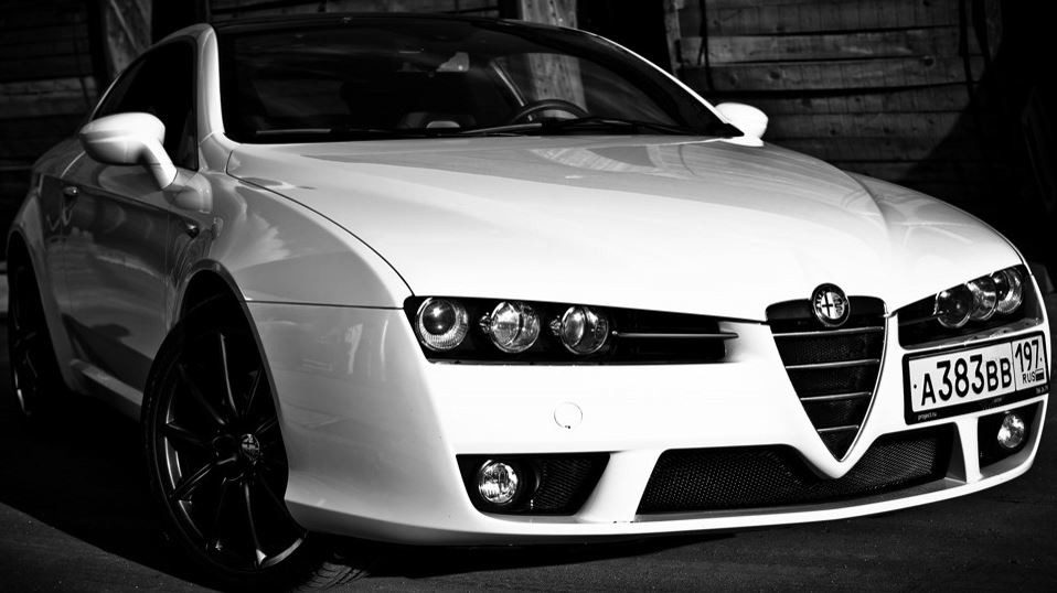 Alfa Romeo Brera white