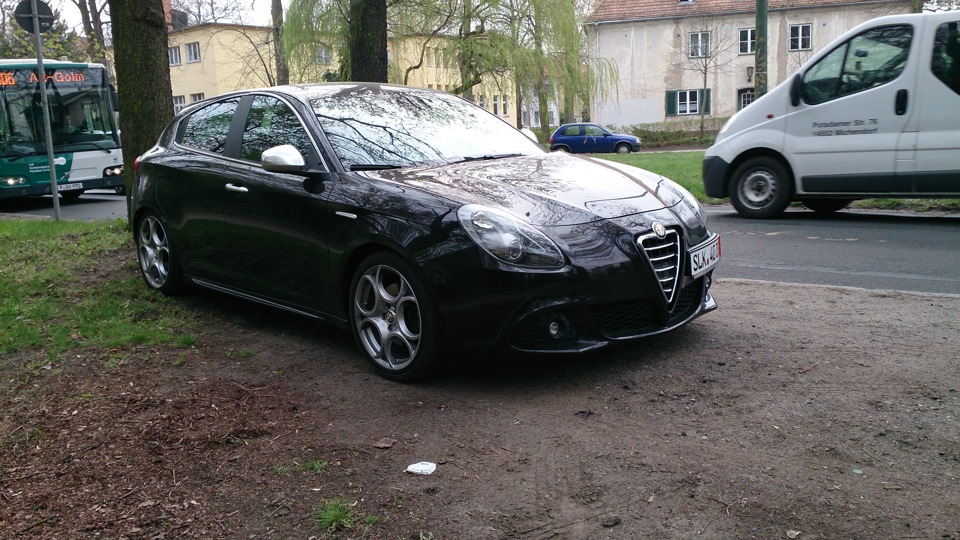 Alfa Romeo Giulietta black