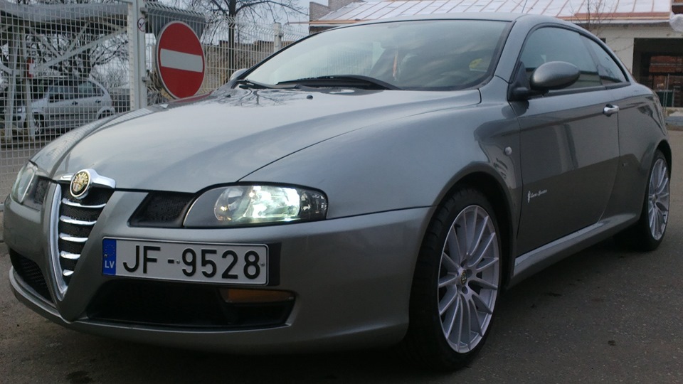 Alfa Romeo GT 2.0