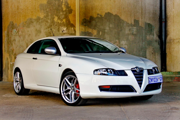 Alfa Romeo GT white