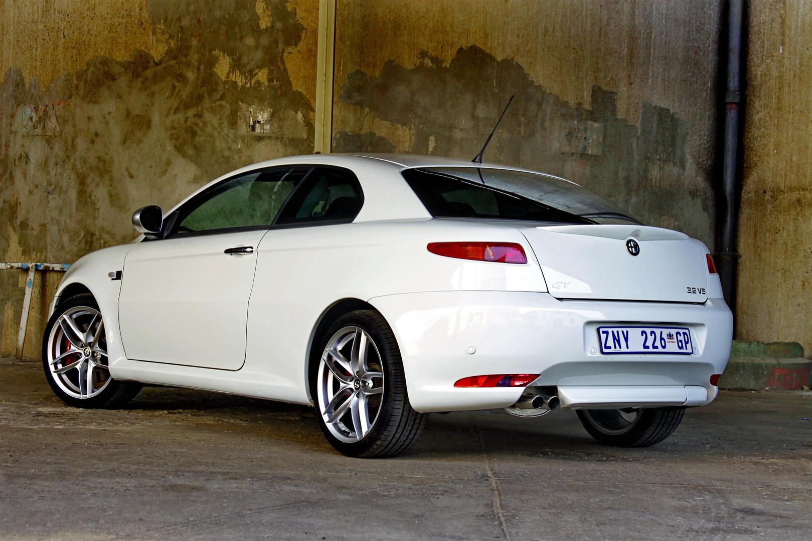 Alfa Romeo GT white