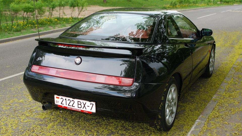 Alfa Romeo GTV black