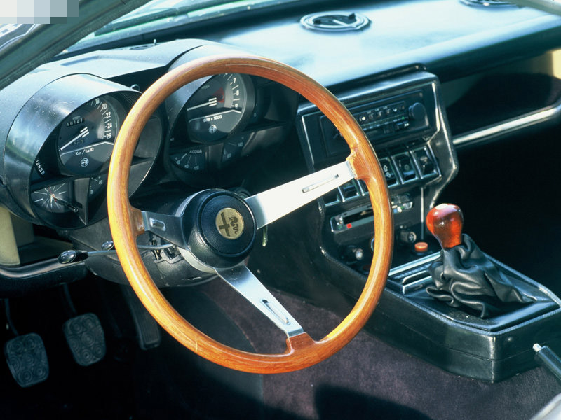 Alfa Romeo Montreal