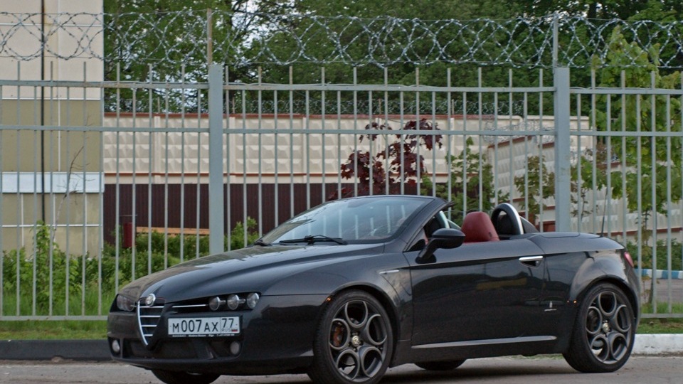 Alfa Romeo Spider Black