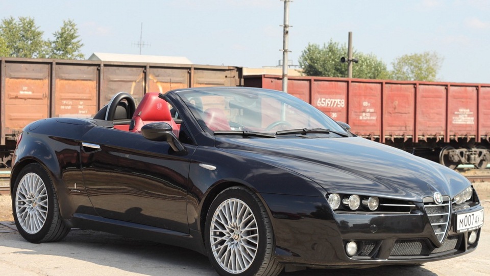 Alfa Romeo Spider Black