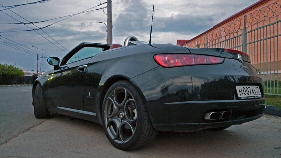 Alfa Romeo Spider Black