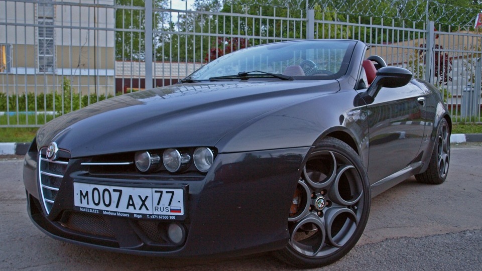 Alfa Romeo Spider Black